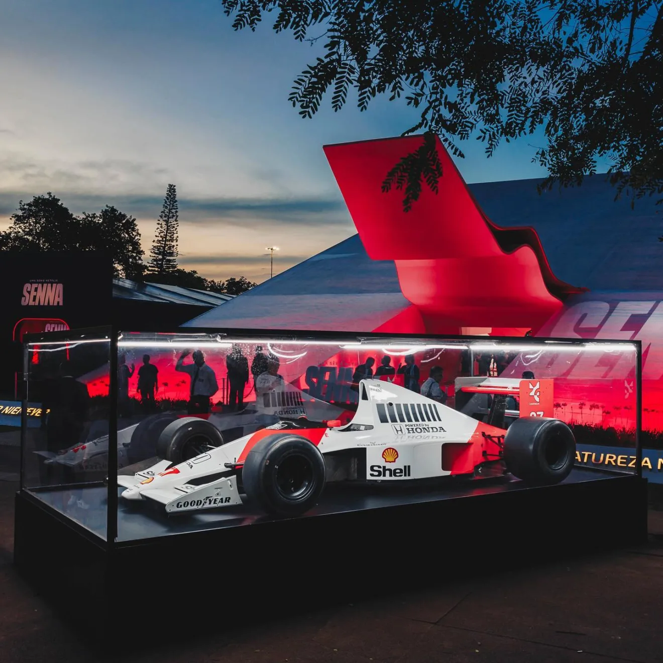 Imagem mostra evento da premiere de "Senna", da Netflix