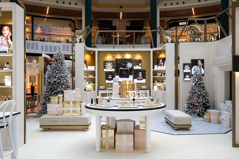 Pop-up chanel winter tale 