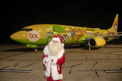 Imagem mostra o Avião do Chico Bento chegando para o Natal em Campos do Jordão