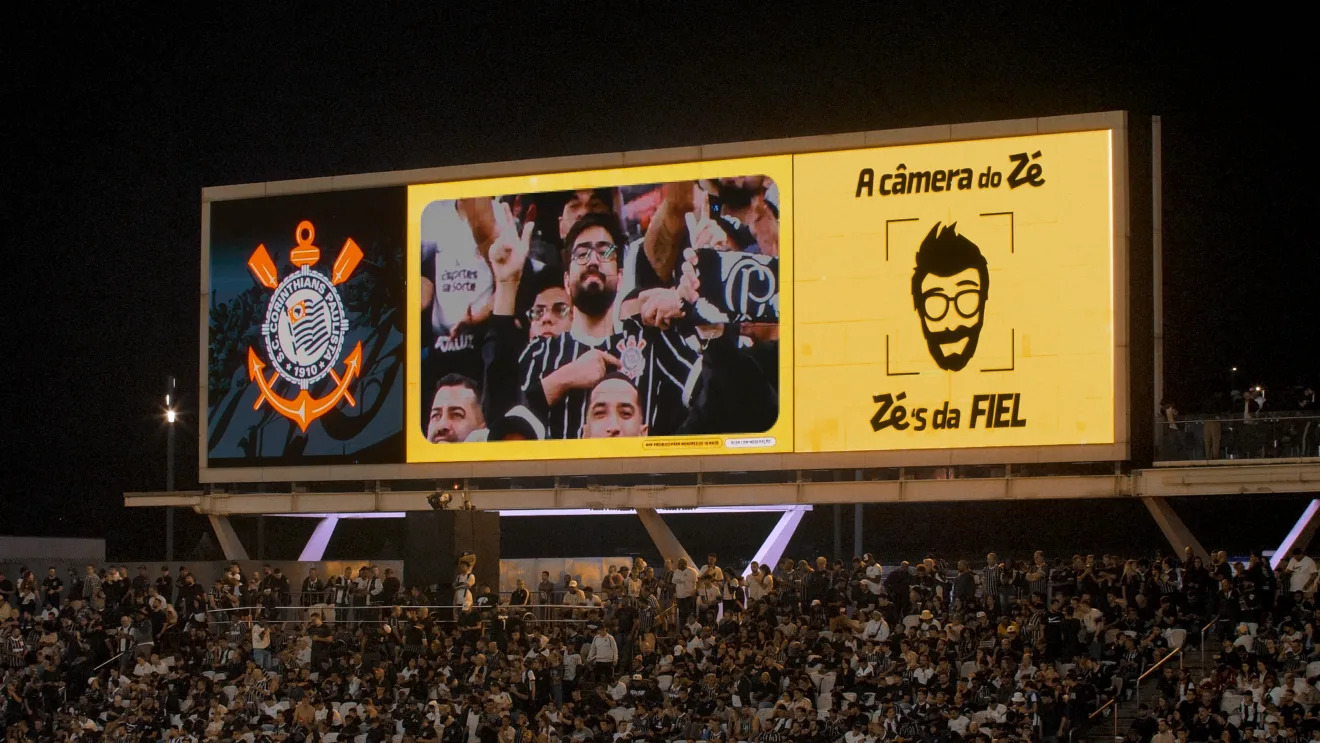 Imagem mostra ação do Zé Delivery durante jogo do Corinthians