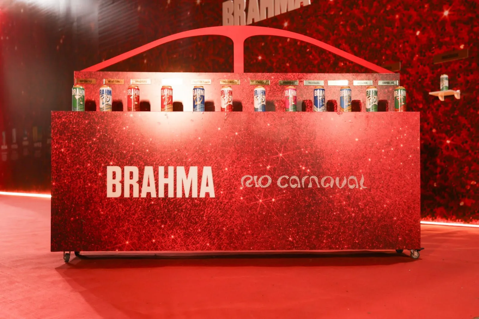 Imagem mostra novas latas de Brahma, para o Carnaval 2025