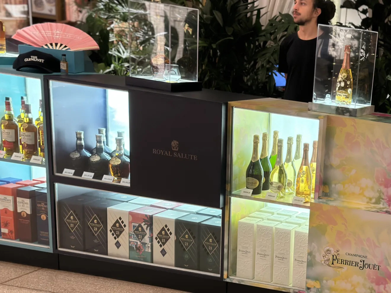 Imagem mostra produtos da nova loja pop up da Pernod Ricard