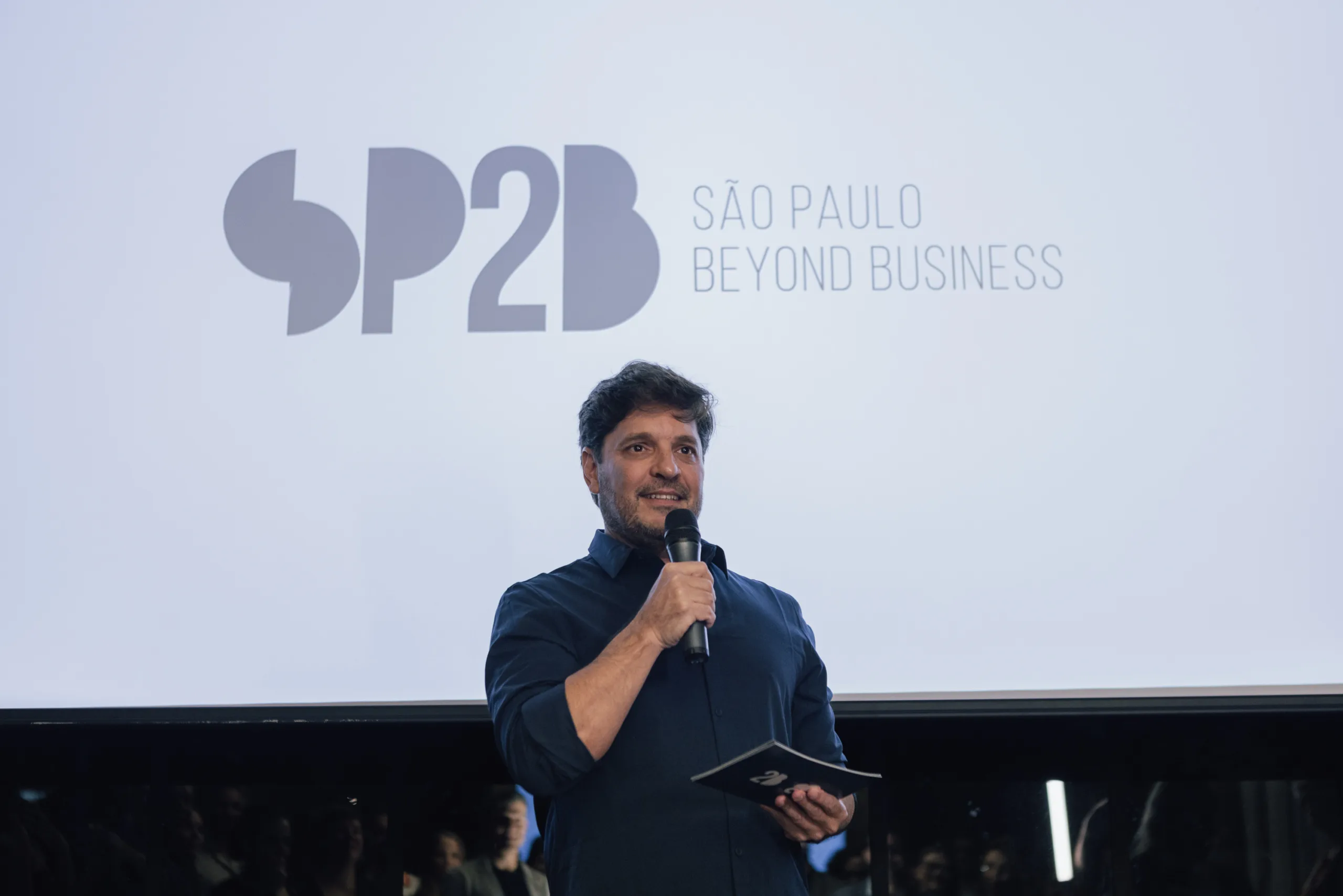 Imagem divulga o anúncio do evento SP2B de inovação, programado para 2025