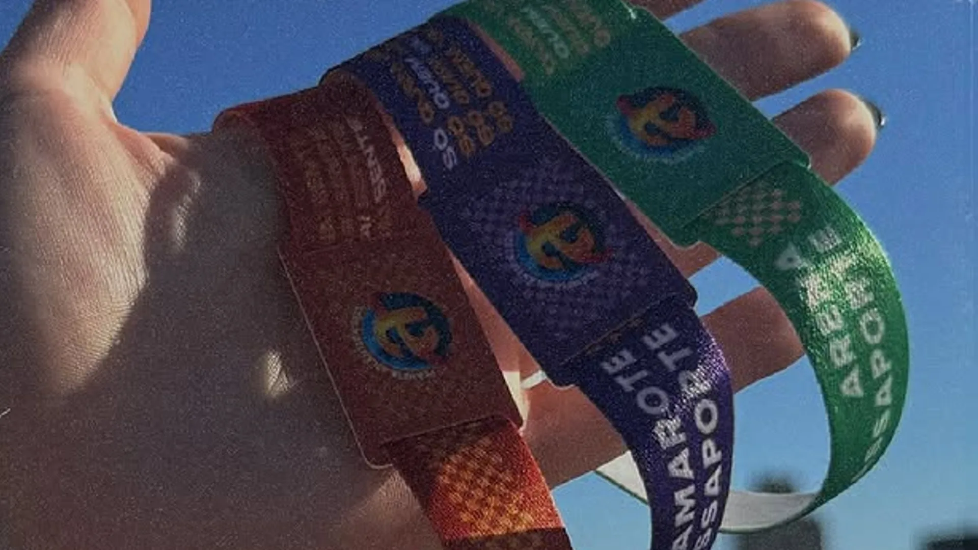 Imagem das pulseiras que serão oferecidas no Planeta Atlântida 2025