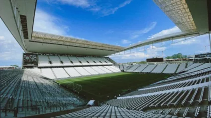 Imagem mostra o estádio Neo Química Arena, do Corinthians, que deve ser quitado pela ação "Doe Arena Corinthians"