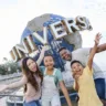 Imagem mostra banner do parque Universal, em Orlando, para onde a KFC vai levar vencedores de sorteio