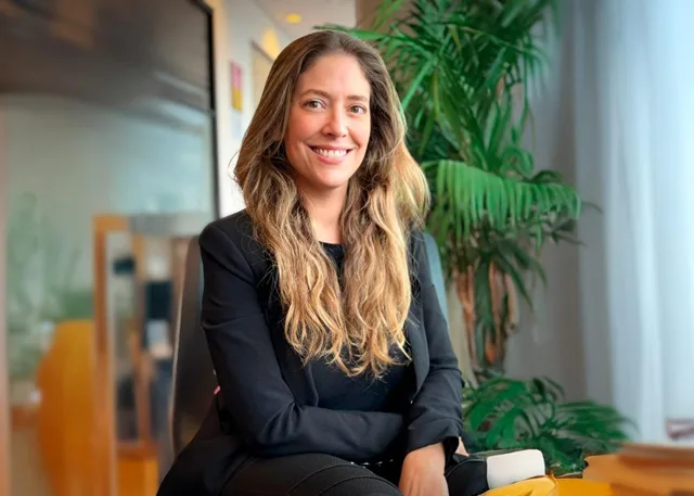 Imagem mostra Lucia Albuquerque, nova diretora de marketing de higiene e saúde da Reckitt