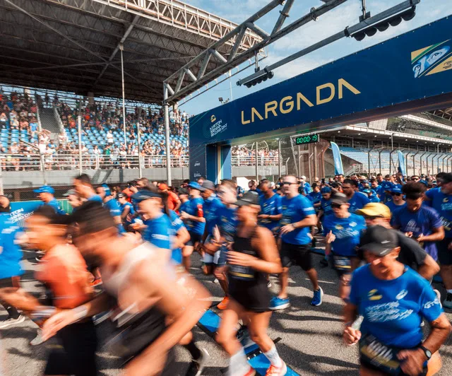 Foto mostra uma edição anterior do Ayrton Senna Racing Day, corrida de rua patrocinada pela ASICS