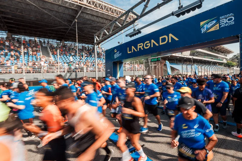 Foto mostra uma edição anterior do Ayrton Senna Racing Day, corrida de rua patrocinada pela ASICS