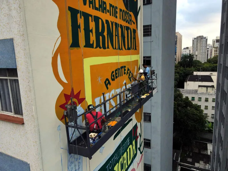 Mural em homenagem a Fernanda Torres, na Consolação (SP), pintado por Gi Favetta