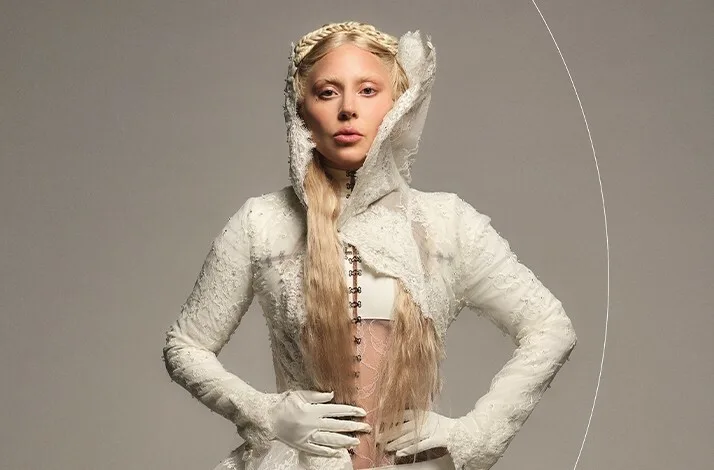 Imagem mostra a cantora Lady Gaga, em material promocional de campanha da Mastercard