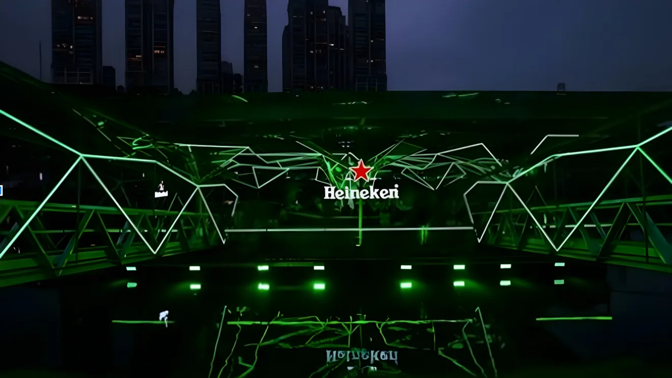 Imagem mostra a estrutura do bar flutuante da Heineken em Porto Alegre