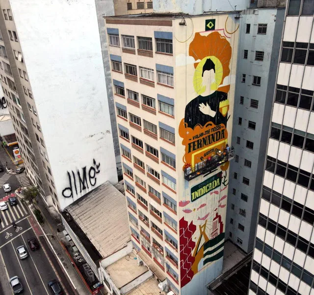 Mural em homenagem a Fernanda Torres, na Consolação (SP), pintado por Gi Favetta
