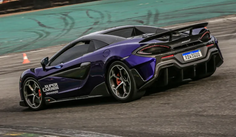 Imagem de uma Lamborghini Huracán, um dos carros disponíveis no Festival Interlagos 2025