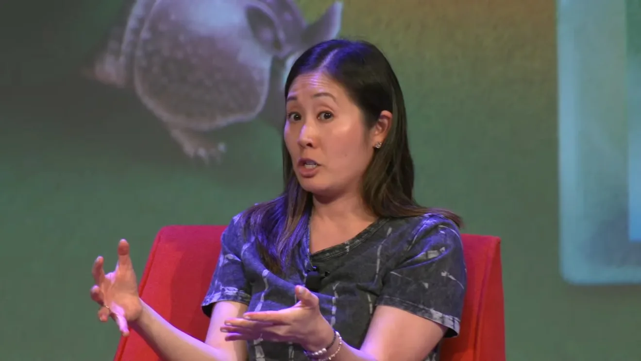 Imagem mostra Charina Chou em painel sobre computação quântica no SXSW 2025
