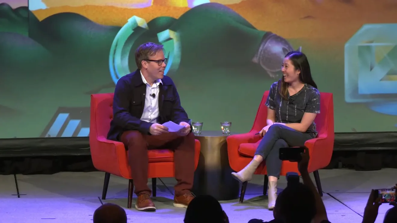 Imagem mostra Charina Chou e Reed Albergotti, em painel sobre computação quântica no SXSW 2025