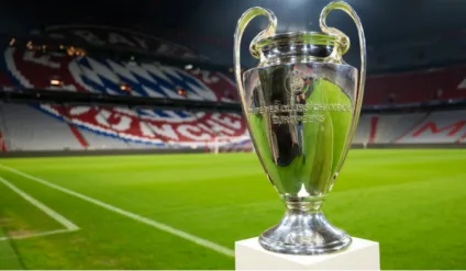 Imagem do troféu da Liga dos Campeões da UEFA, em exibição pela Centauro na Avenida Paulista