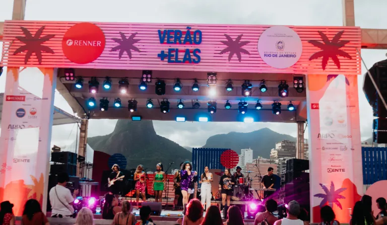 Fachada de uma edição anterior do evento "Verão Mais Delas" Fachada de uma edição anterior do evento "Verão Mais Delas"