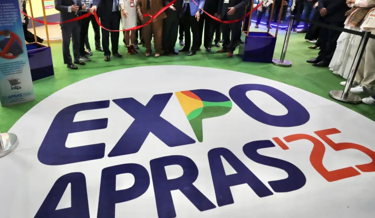 Imagem do chão de entrada da ExpoApras 2025