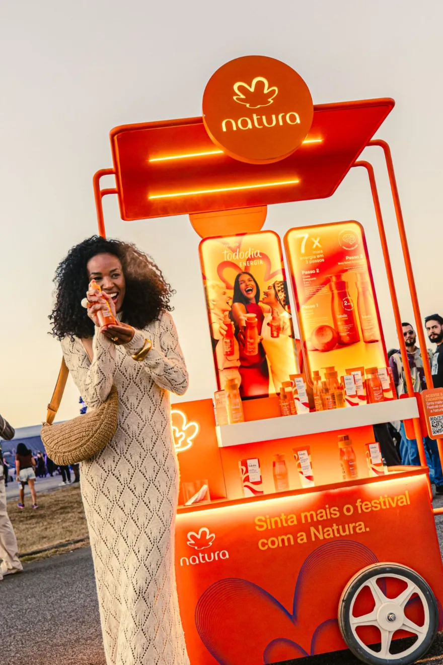 Imagem mostra ativações da Natura no Arvo Festival