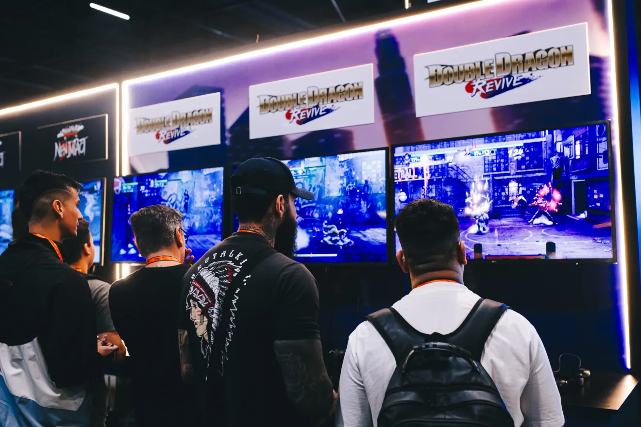Imagem de uma estação de jogos durante a gamescom latam 2025