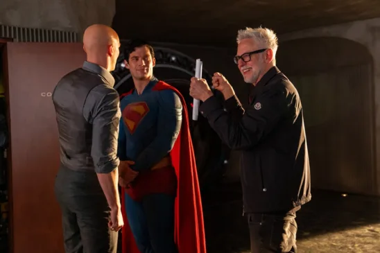 Warner Bros. inicia turnê global de Superman com ação surpresa em Copacabana