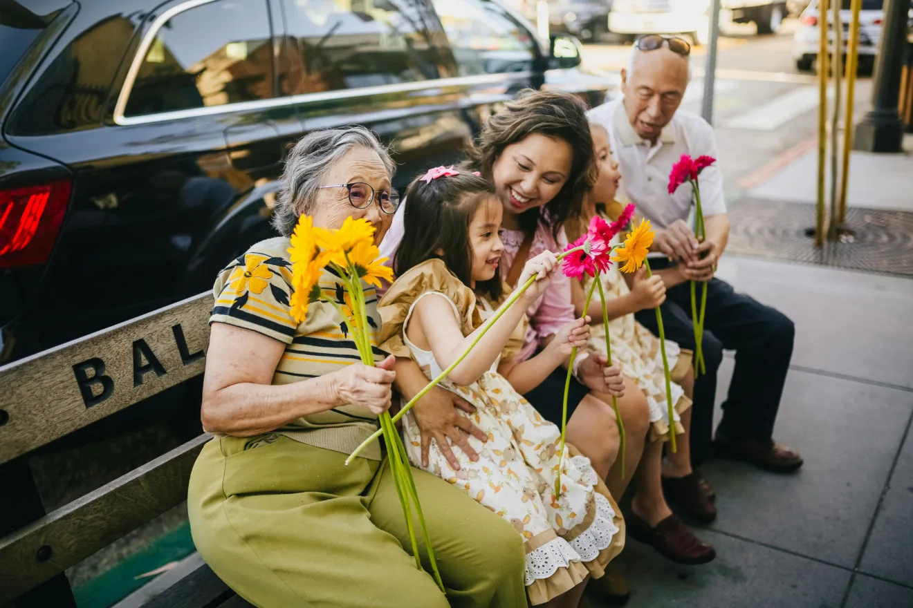 Familia composta por avós, mãe e netas