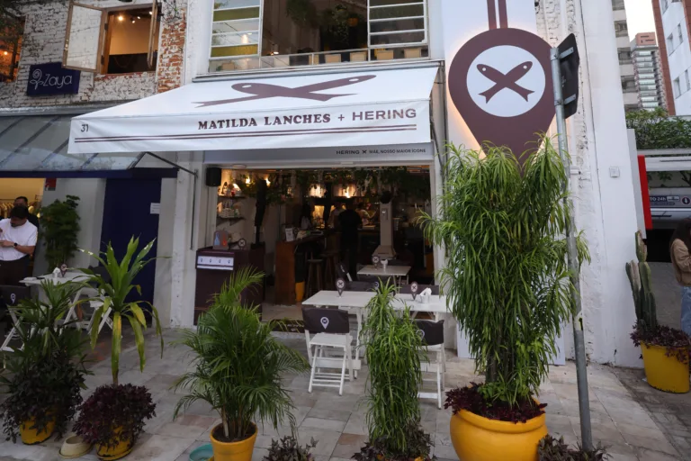 Fachada do Matilda Lanches em parceria com a Hering