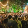 Imagem mostra cena da Oktoberfest, que abriu ingressos para a edição de 2025
