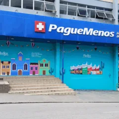 Envelopamento da Pague Menos com Medley