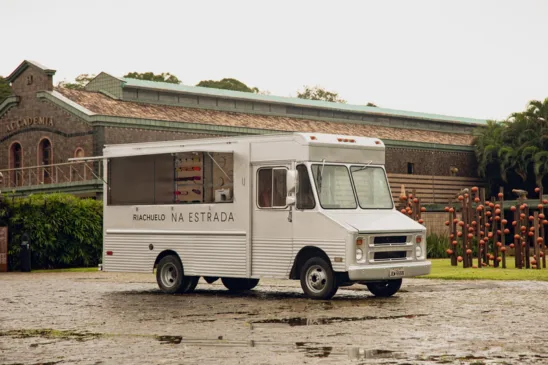 Truck “Riachuelo na Estrada” conecta moda e cultura brasileira em tour por cinco capitais