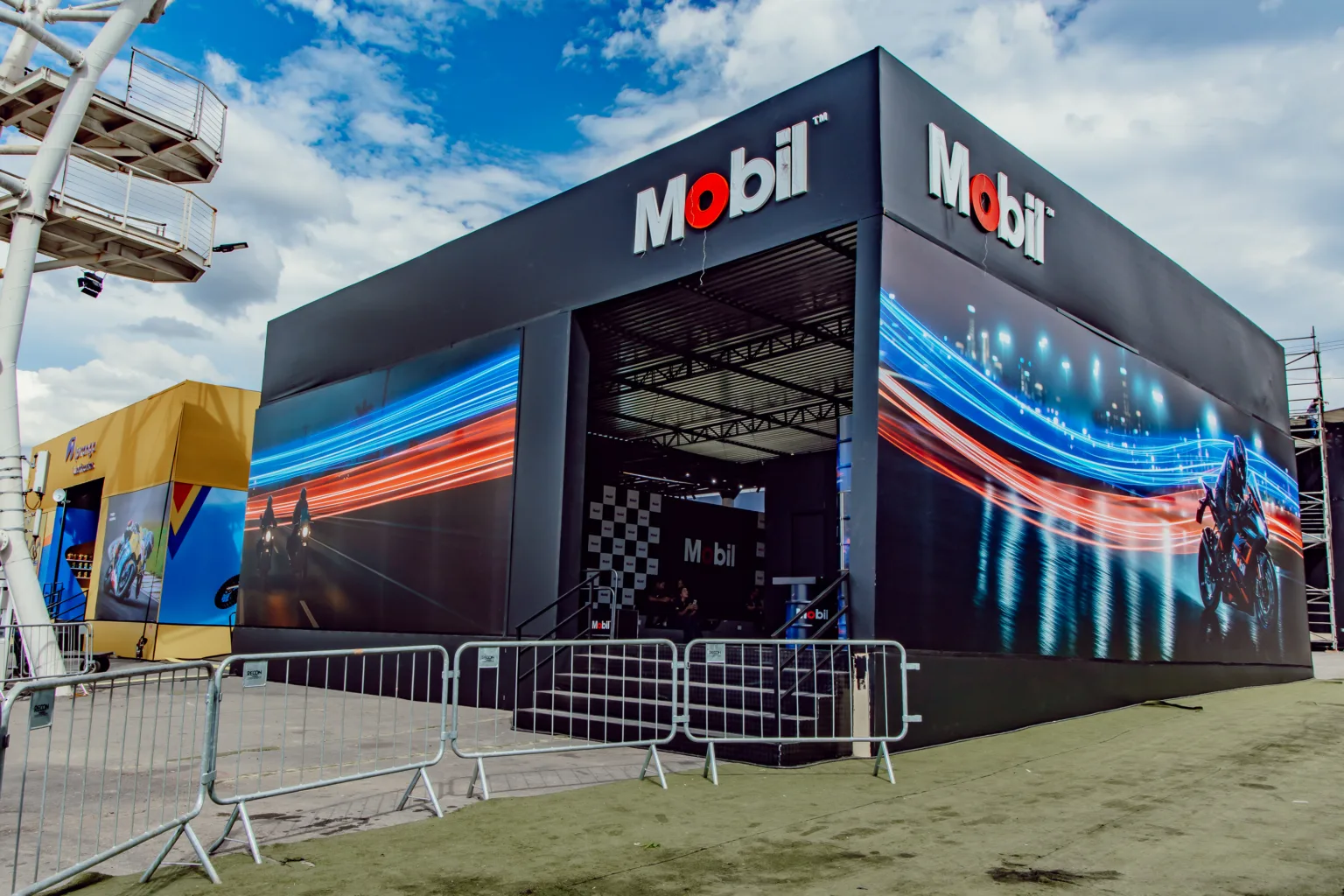 Estande da Mobil no Festival Interlagos