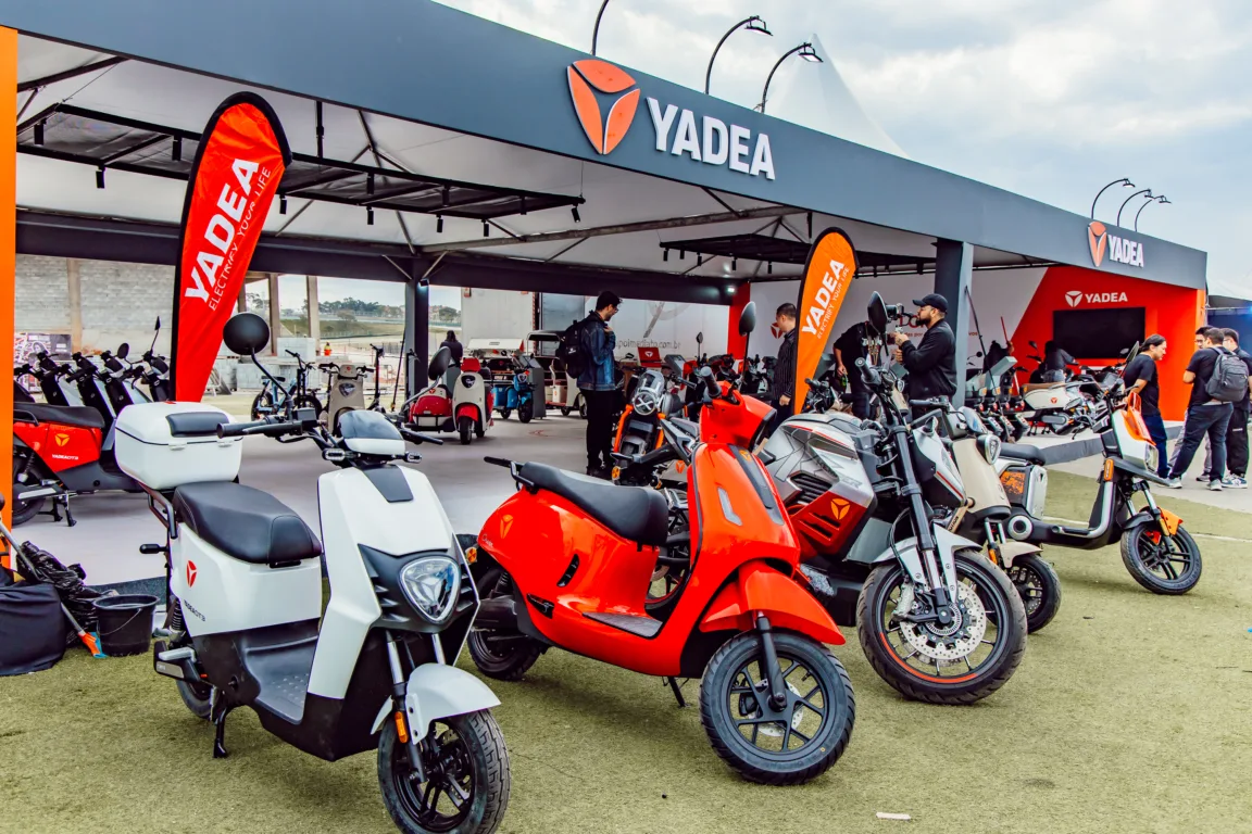 Estande da Yadea no Festival Interlagos