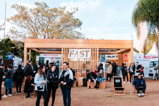 Estande da Fast Shop, criado pela agência Unobvious, no festival Best of Blues and Rock