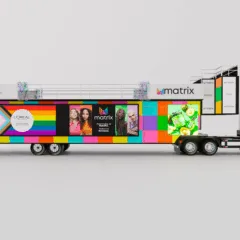 Trio elétrico do Grupo L'oréal na Parada do Orgulho de São Paulo