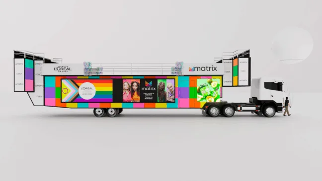 Trio elétrico do Grupo L'oréal na Parada do Orgulho de São Paulo