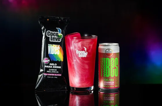 Gelo com glitter da Amstel Vibes com a Coco Leve