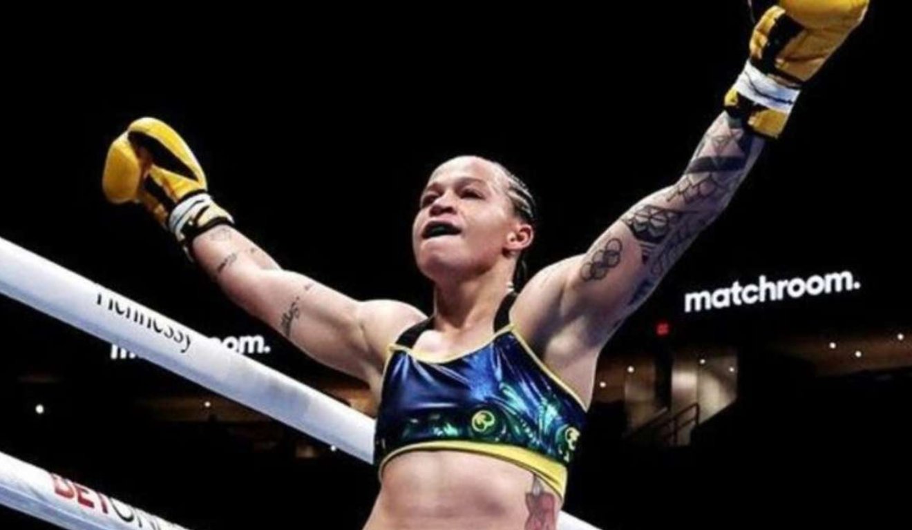 beatriz ferreira, dona do cinturão peso-leve da IBF
