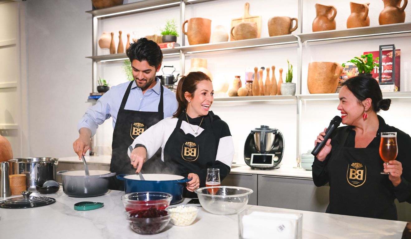 Foto do evento da Baden Baden mostra chefs de cozinha