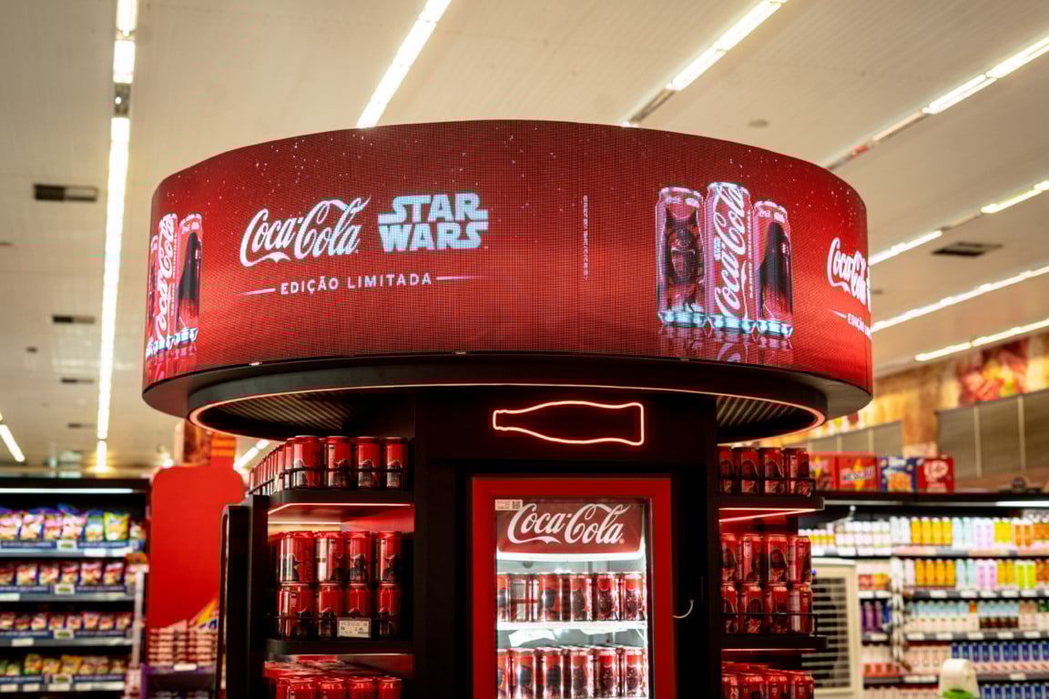 Ilha 360º de Coca-Cola no supermercado