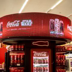 Ilha 360º de Coca-Cola no supermercado