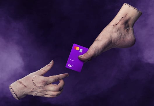 Nubank lança "Pezinho", primeira campanha"em parceria com a Netflix