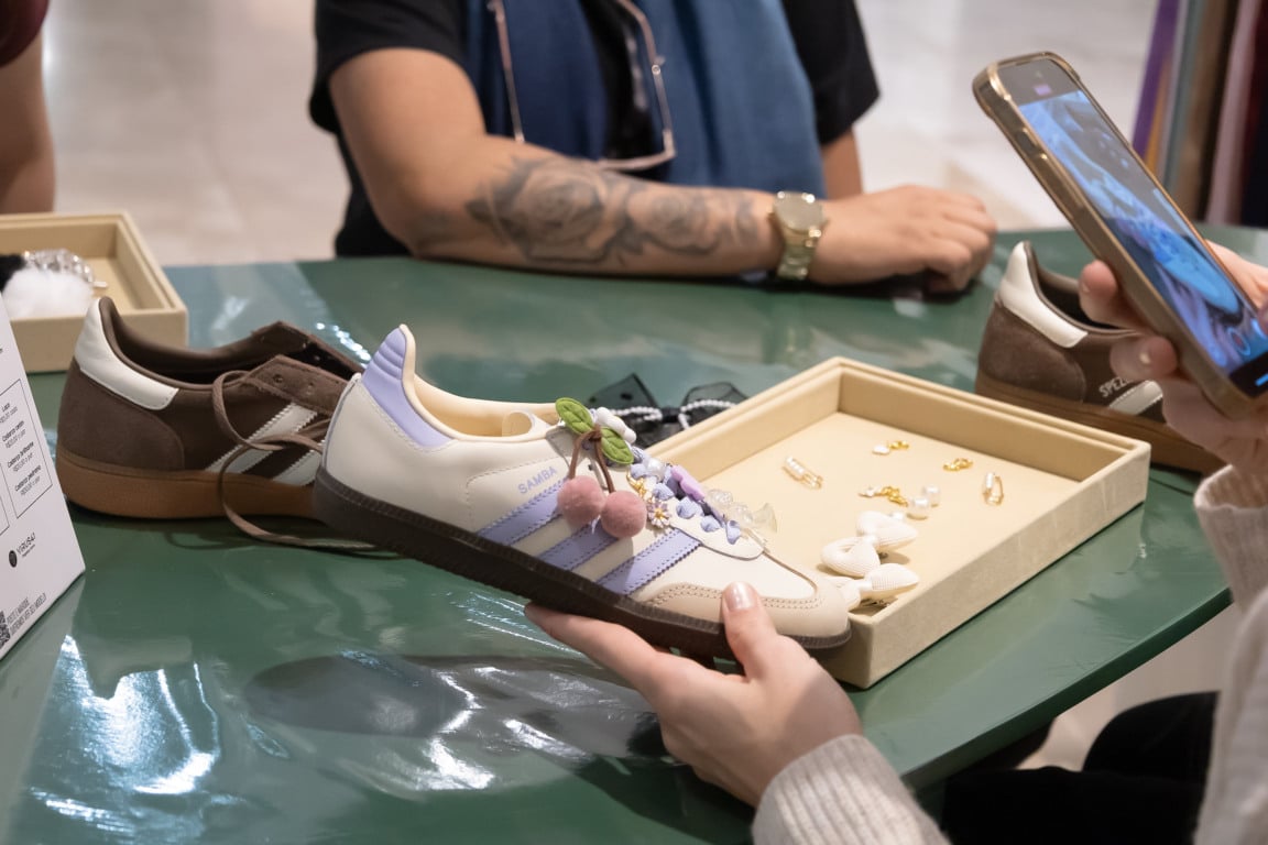 Personalização de sneakers na loja da Virus 41