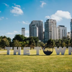 “Deu Match com The Town”: festival toma as ruas de SP com quiz interativo e letras gigantes